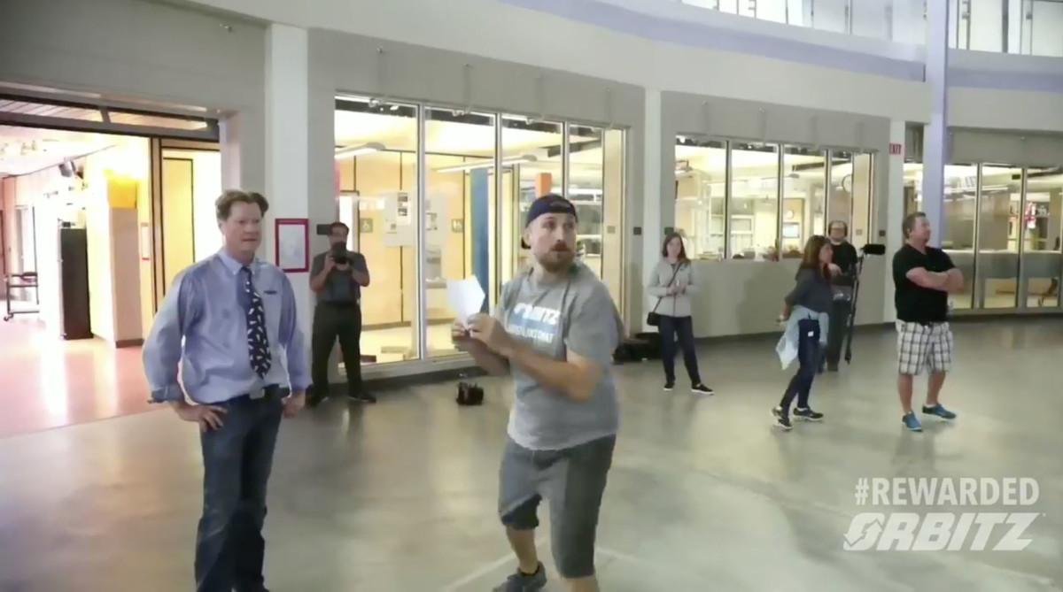 world-record-guinness-paper-plane.jpg